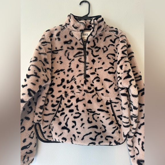 BKE Cheetah Print Faux Fur Pullover - Picture 5 of 8
